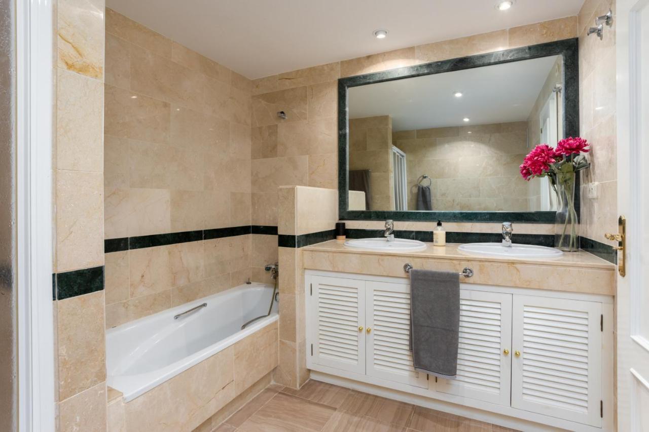 Homeforguest Front Line Beach Apartment In Hacienda Playa Marbella Exterior photo